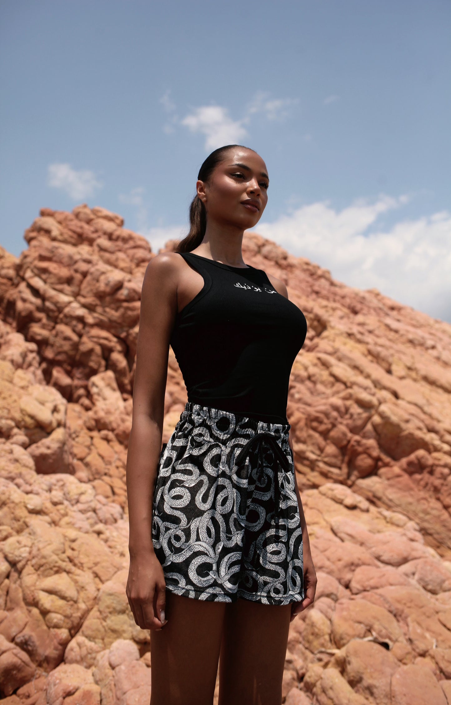 Shorts in velvet with Regular “who hurt you” pattern, with pockets