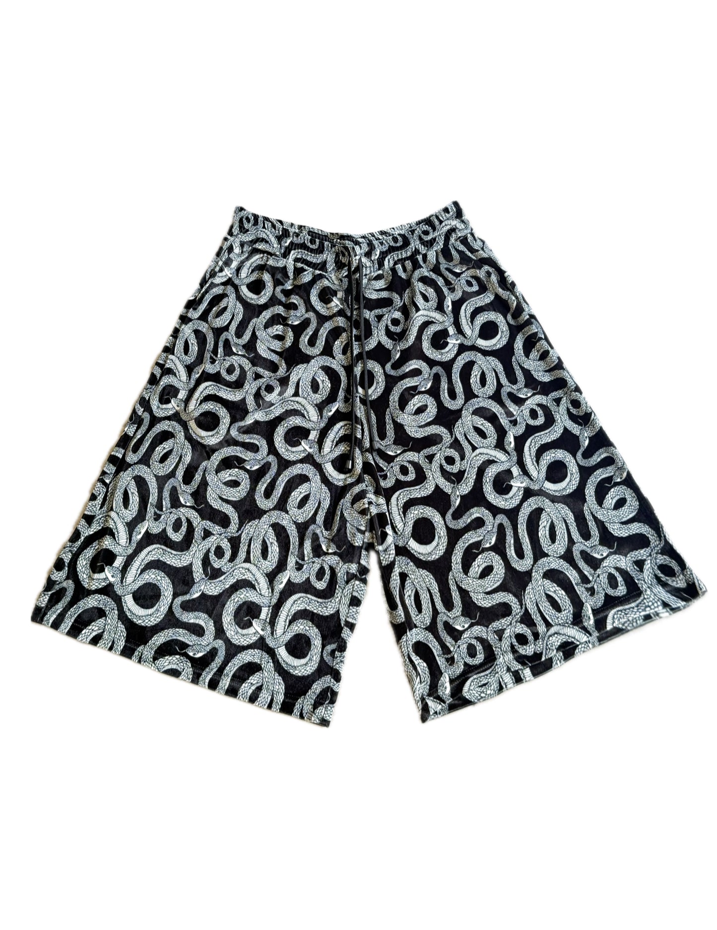 The “most-wanted” who hurt you pattern , velvet shorts , don’t miss it out