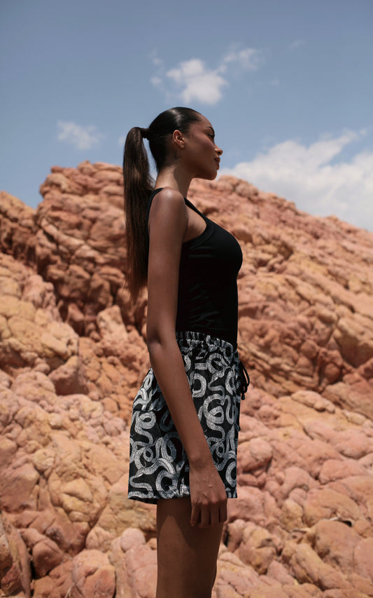 Shorts in velvet with Regular “who hurt you” pattern, with pockets